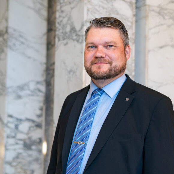 Keskustan ryhmäpuhe Operaatio Legio -selontekokeskustelussa