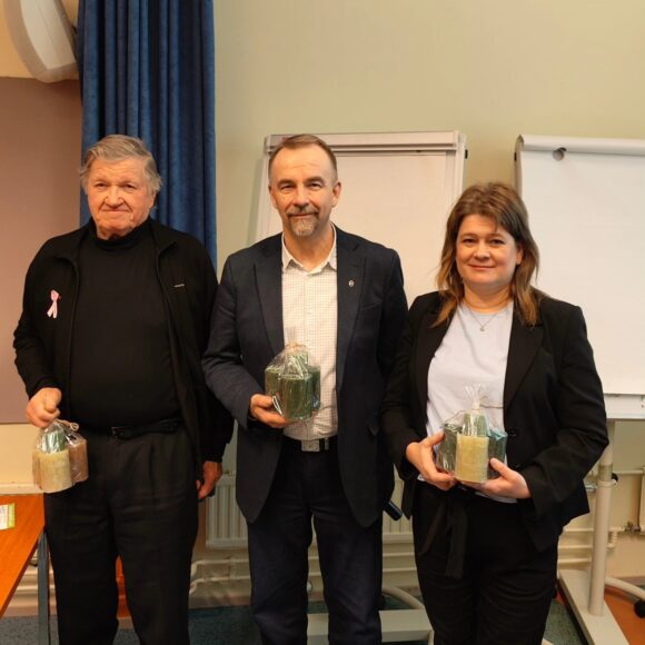 Pirkanmaan Keskustan syyskokous linjasi eduskuntavaalitavoitteeksi kolme kansanedustajaa - piirin puheenjohtajana jatkaa Arto Pirttilahti