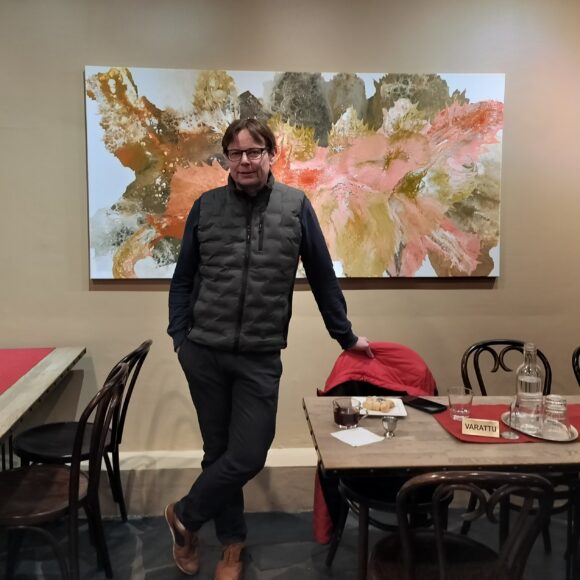 Glögiä, joulutorttua ja riipaisevaa talousasiaa Itä-Uudellamaalla