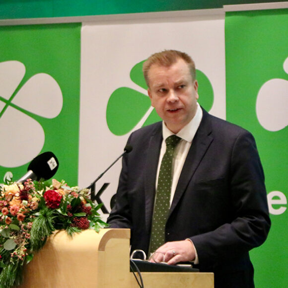 Puheenjohtaja Antti Kaikkonen puoluevaltuustossa 22.11.2025