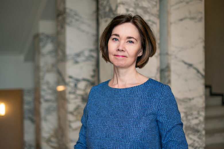 Kansanedustaja Hanne Leena-Mattila eduskunnassa