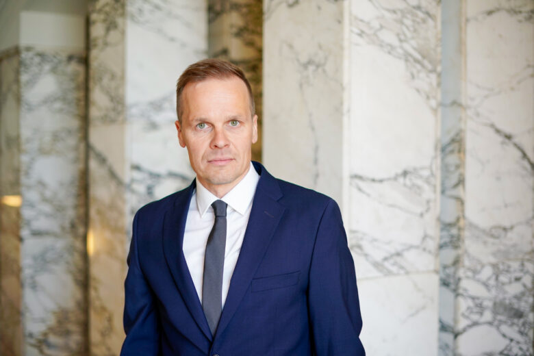 Kansanedustaja Markku Siponen vakavana.